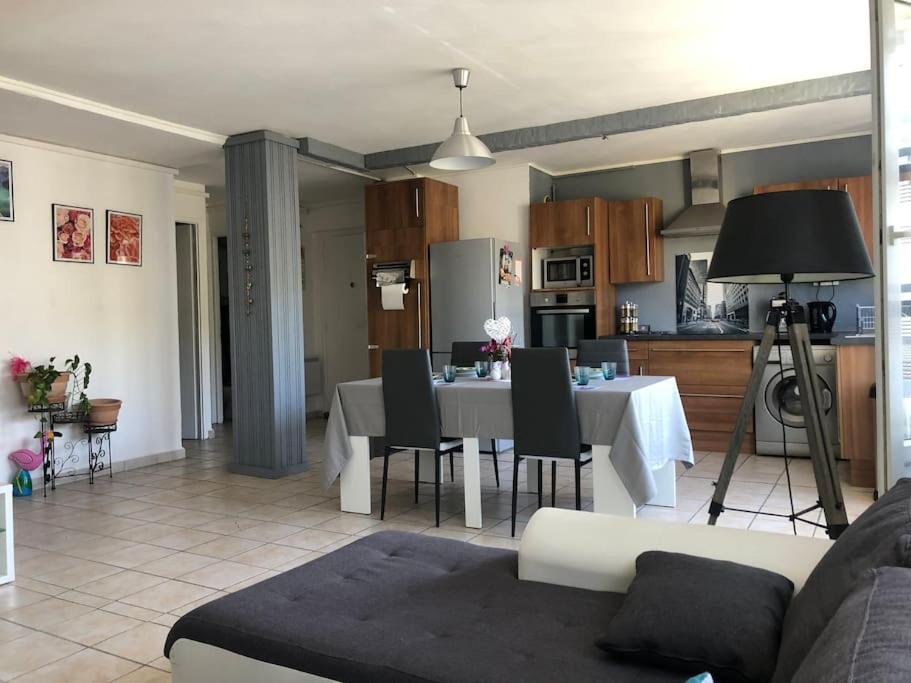 Appartement Balcon, Place De Parking, Centre Ville Valence (Drome) Exterior foto